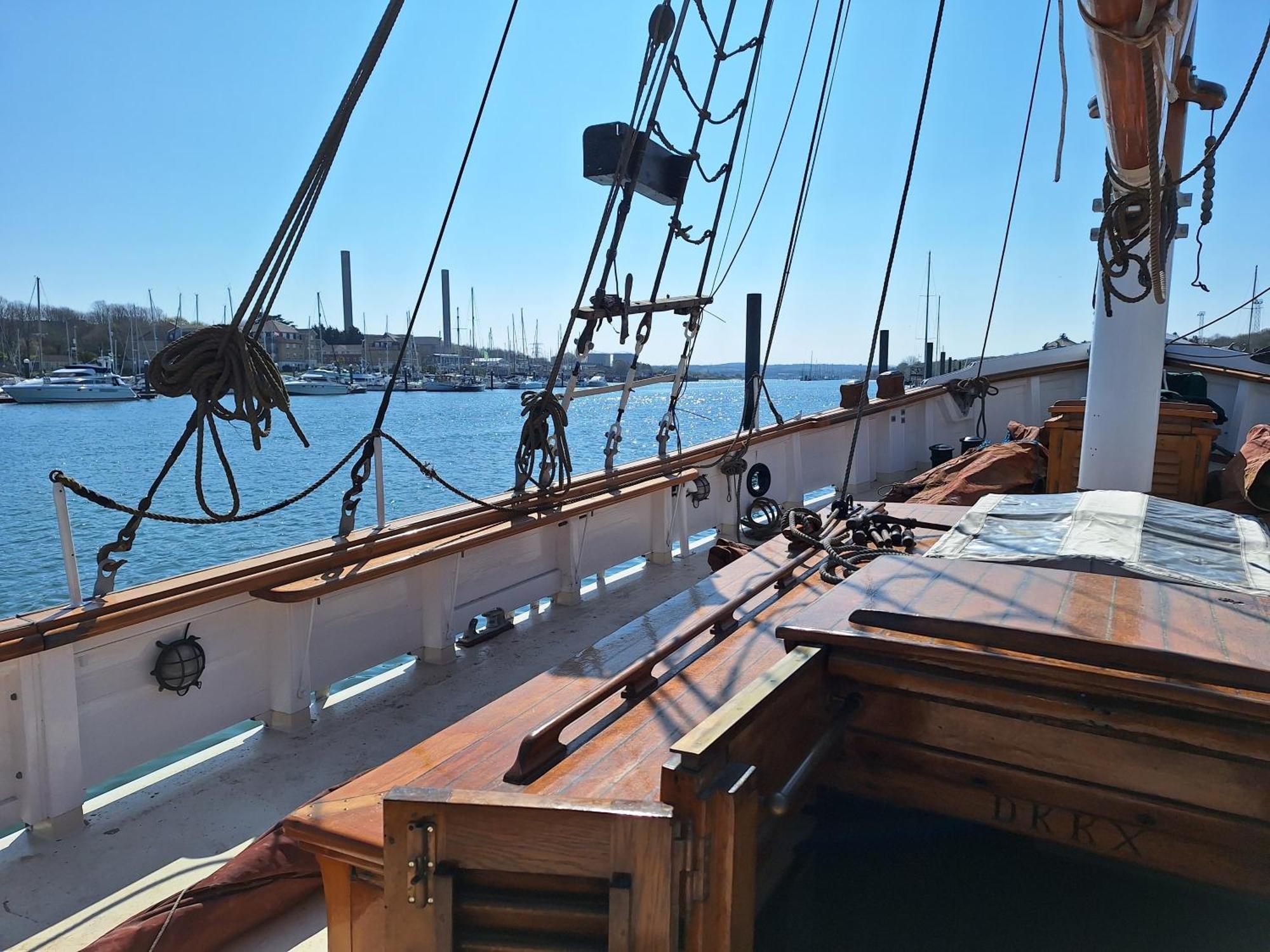 Hotel Historic Wooden Ship 'Ursula' à East Cowes Extérieur photo