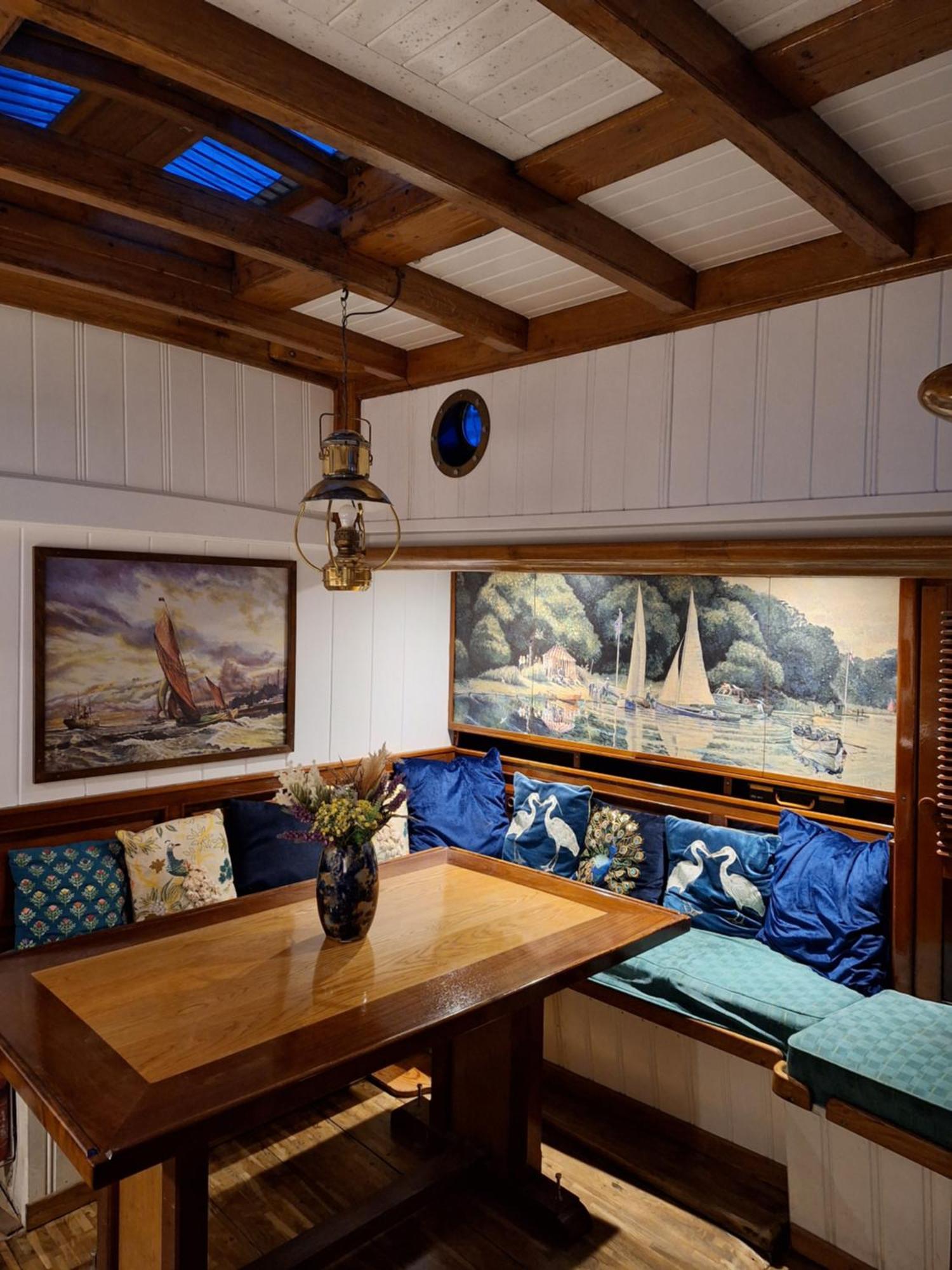 Hotel Historic Wooden Ship 'Ursula' à East Cowes Extérieur photo