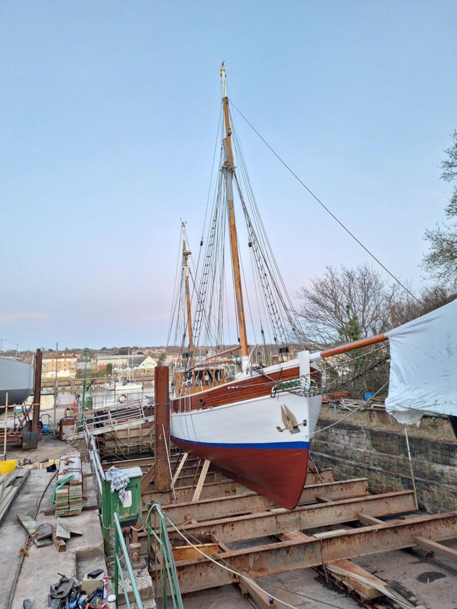 Hotel Historic Wooden Ship 'Ursula' à East Cowes Extérieur photo