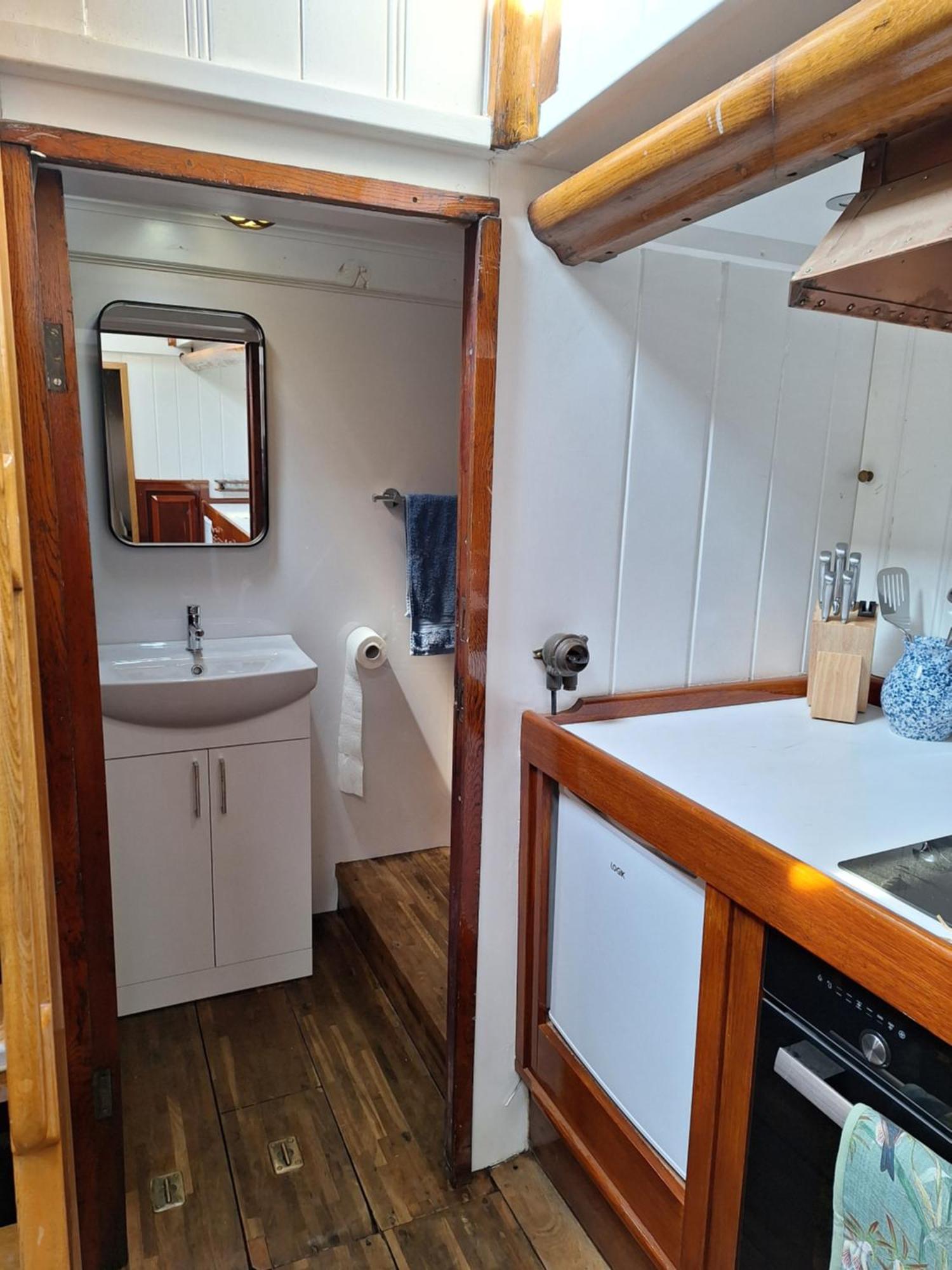 Hotel Historic Wooden Ship 'Ursula' à East Cowes Extérieur photo