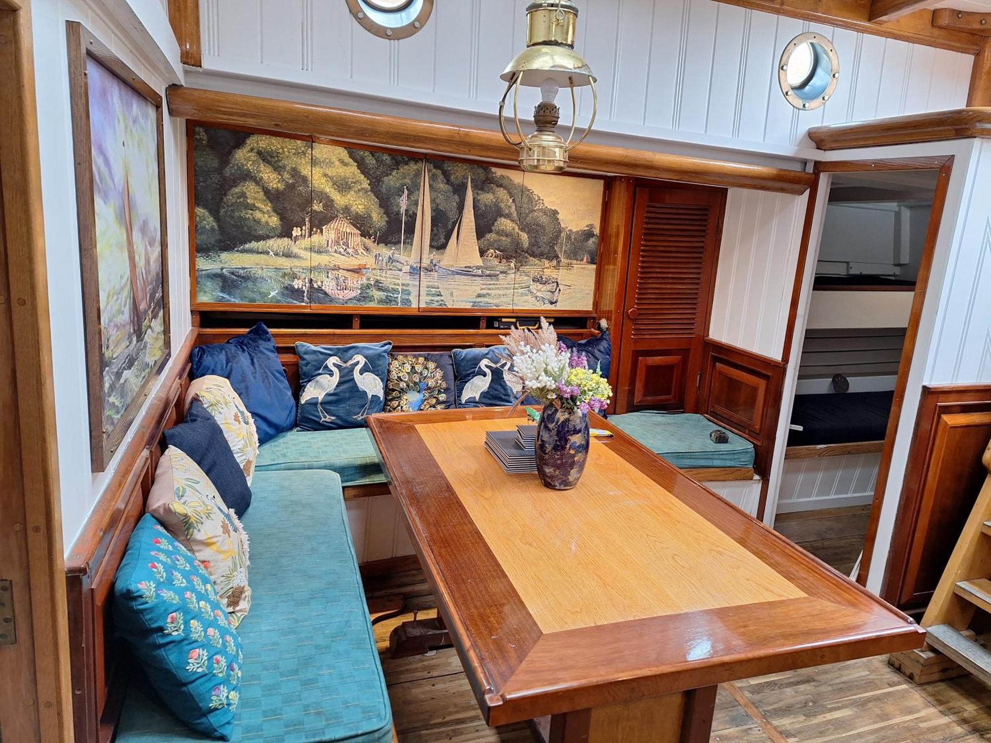 Hotel Historic Wooden Ship 'Ursula' à East Cowes Extérieur photo