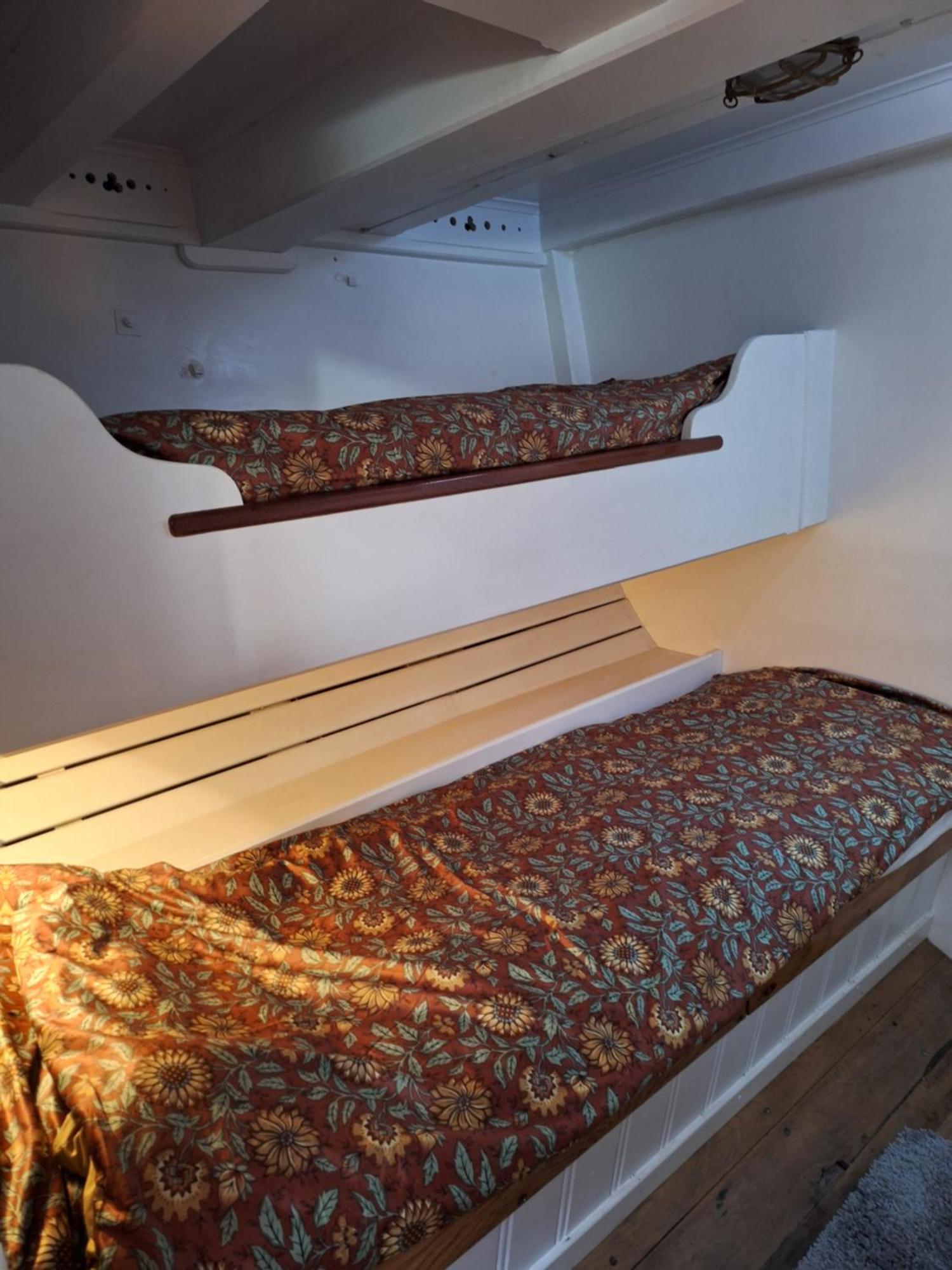 Hotel Historic Wooden Ship 'Ursula' à East Cowes Extérieur photo