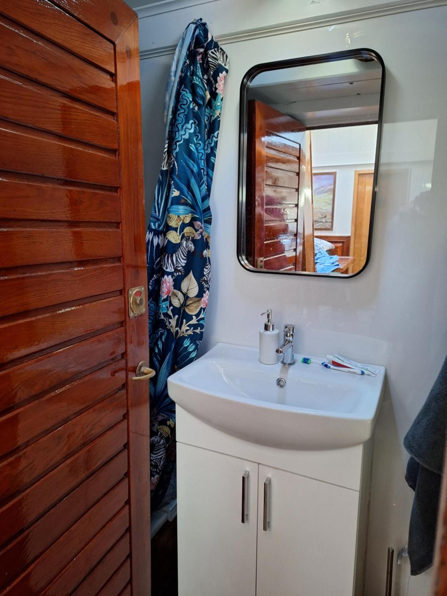Hotel Historic Wooden Ship 'Ursula' à East Cowes Extérieur photo